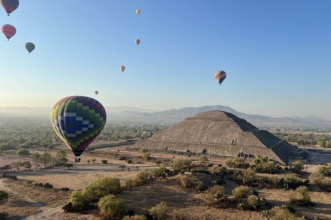Teotihuacan Hot Air Balloon Flight - Piramides de Teotihuacan with included admission and a real 2-hour window