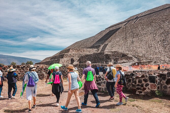 Teotihuacán plus Bike Tour - Getting set up at the office: snack, bathroom, and the short briefing