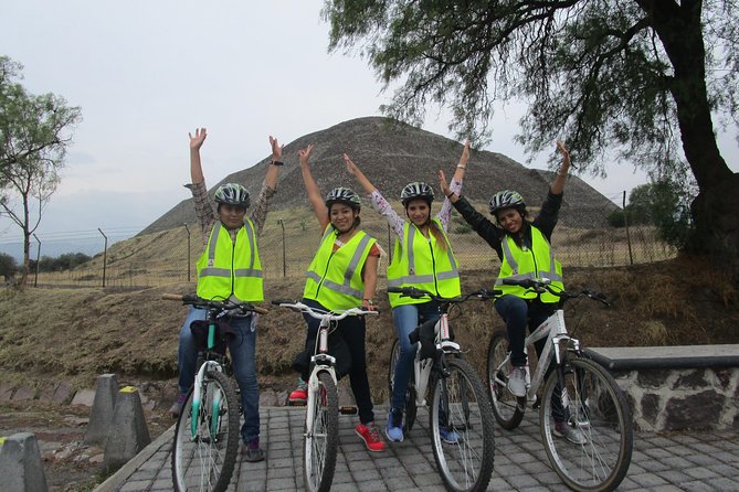 Teotihuacán plus Bike Tour - The cave observatory: when the worldview talk actually makes sense