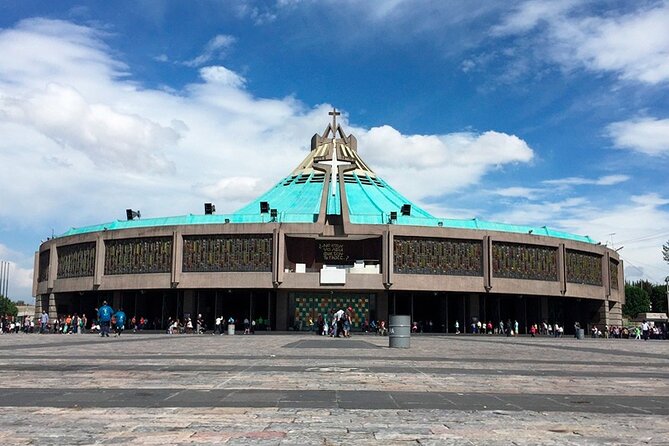 Teotihuacan Private Tour - The 8:00 AM Pickup and the Air-Conditioned Ride Out of Mexico City