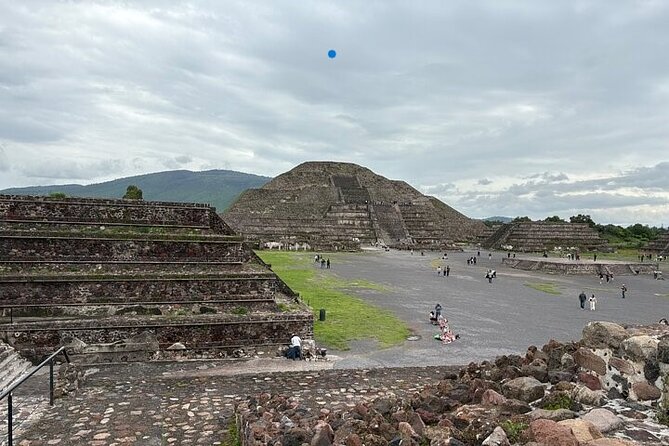 Teotihuacan Pyramids VIP Tour without Commercial Stops - Getting from CDMX: early departure and the meeting point game