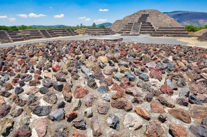 Teotihuacan, Shrine of Guadalupe & Tlatelolco - Pickup, groups, and the English guide question