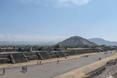 Teotihuacan, Shrine of Guadalupe & Tlatelolco Day Tour - Basilica de Santa Maria de Guadalupe: the 60-minute stop that matters