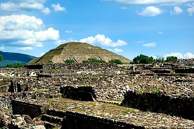 Teotihuacan Sunrise Tour from Mexico City - The Barrio Stop with Murals: Why This Part Matters
