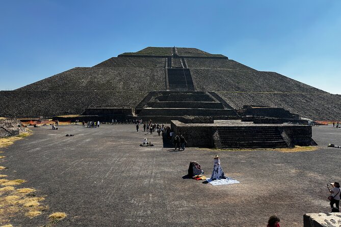 Teotihuacan Tour with Basilica of Guadalupe and Tlatelolco - Basilica de Santa Maria de Guadalupe: the Tepeyac hill walk and the original image