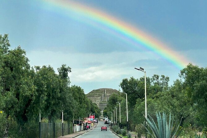 Teotihuacan without obligatory stops. No shops or restaurants. - Food and Drinks: Plan Ahead, Keep It Simple
