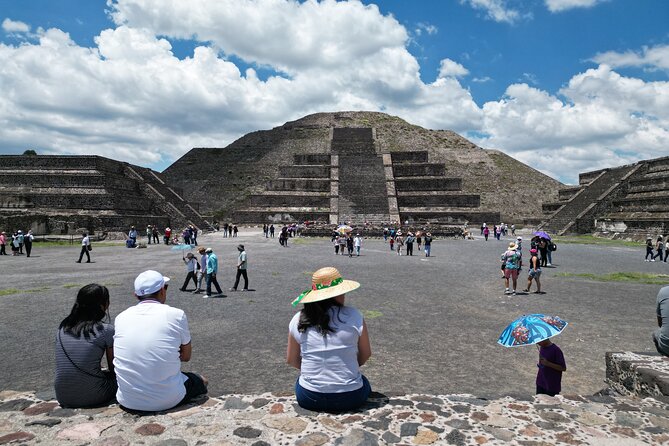 Tour to Teotihuacan with visit to ancient caves and CDMX transportation - Smooth CDMX pickup to Teotihuacan without the stress