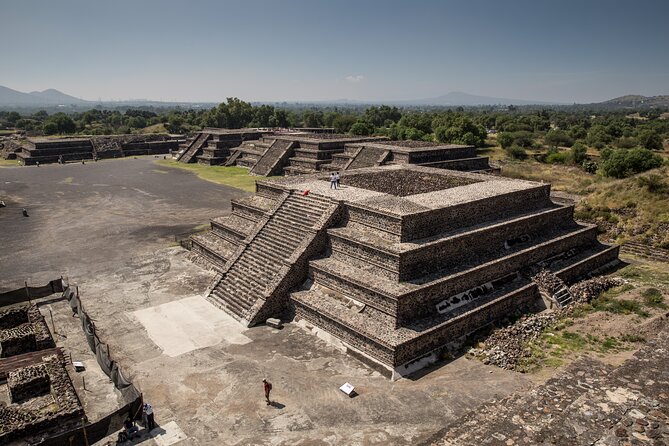Unlock Teotihuacan Pyramids: Private Tour & Delicious Local Lunch - Moon Pyramid and Sun Pyramid: what to aim for, and what to expect