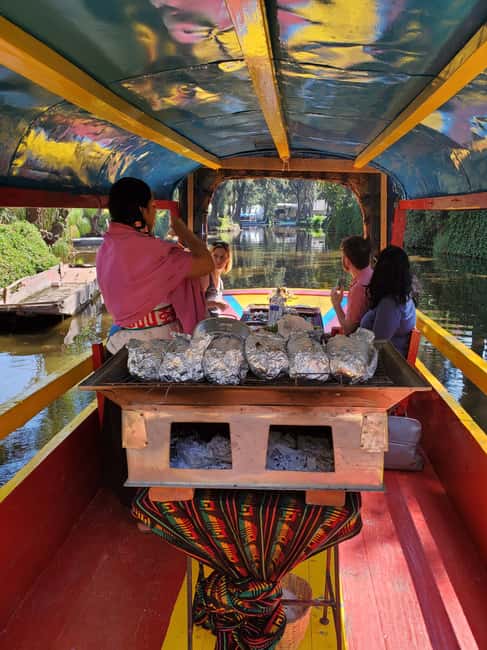 Xochimilco: Market, Food and Nature ¡All included! Tour - Shopping at the market where chinampas feed the lunch